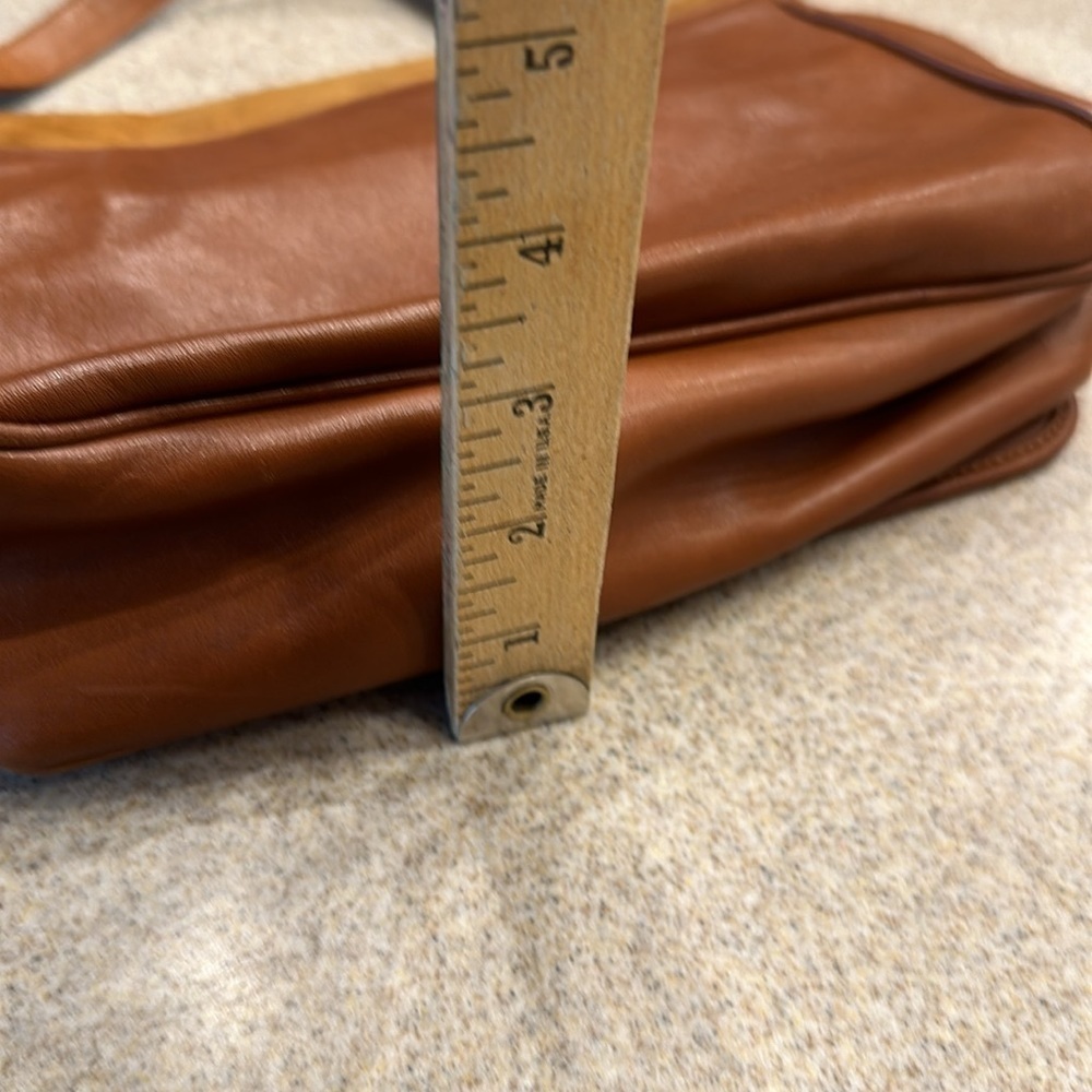 Lladro caramel brown  crossbody pirse w/ adjustable strap gold hardware EUC - Picture 7 of 11